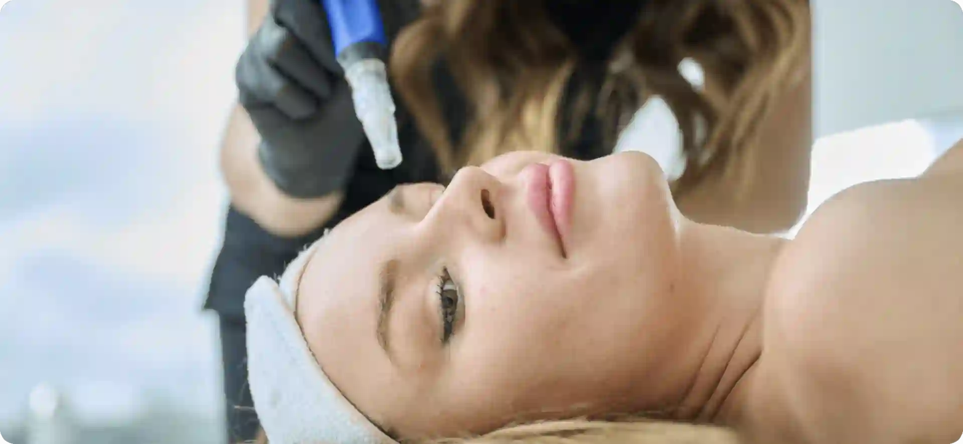 How Do Microneedles Trigger New Collagen and Elastin in Loose Skin Burgess Hill?